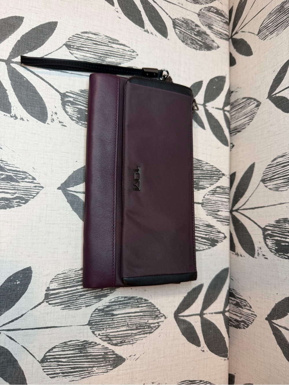 NWT TUMI Voyageur SLG Travel Wallet Deep Plum Nylon Leather Wristlet Clutch